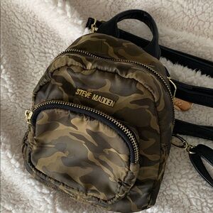 STEVE MADDEN - mini camouflage backpack
Absolutely Adorable!